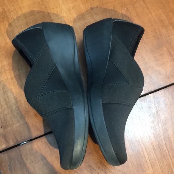 Ladies Crocs Clogs with Neoprene Upper - Picture 7 of 16